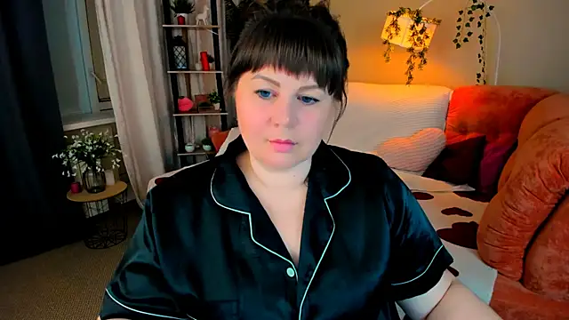 CrystaalStaar online show from June 5, 7:31 pm