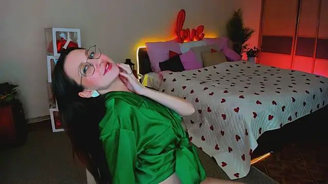 YourLovellyStory online show from February 16, 1:00 pm