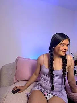 Emilyybennet  online show from November 21, 8:05 am