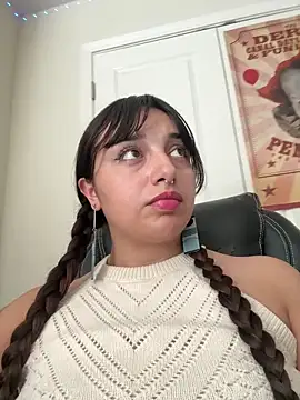 CharmingMaddie online show from October 31, 5:17 pm