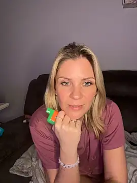 Lexi-Lux-X online show from February 17, 3:17 am