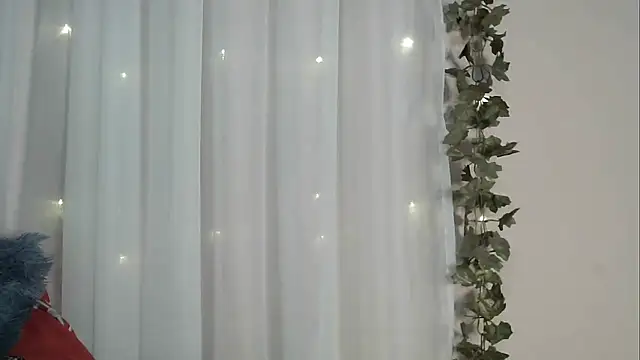 angelainparis28 online show from December 3, 5:10 am