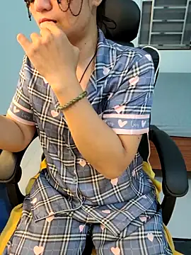 Bee sweet online show from November 6, 3:18 pm