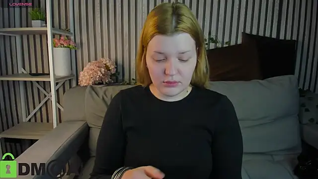 Michele Greenn online show from March 19, 1:21 am