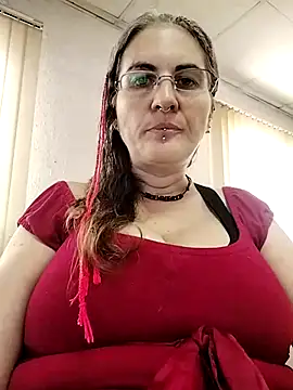 Snapshot of est_82 chatting on September 18, 9:30 am est 82 online show from September 18, 9:30 am