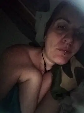 Snapshot of est_82 chatting on September 24, 9:36 pm est 82 online show from September 24, 9:36 pm