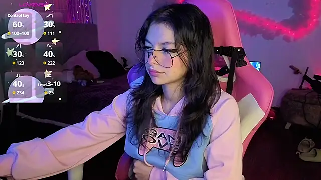 larah uwu online show from February 14, 7:49 pm