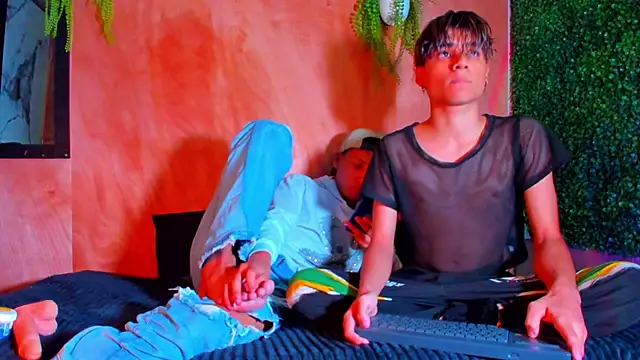 spicy adonhis online show from November 17, 12:28 pm