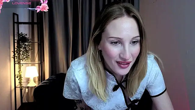 Snapshot of BiancaHelo chatting on October 9, 2:32 pm BiancaHelo online show from October 9, 2:32 pm