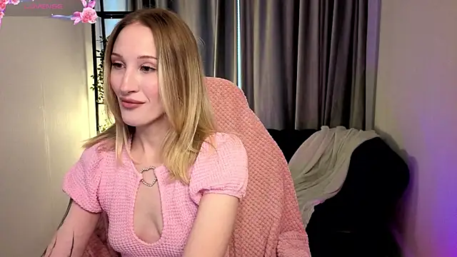 Snapshot of BiancaHelo chatting on October 6, 2:01 pm BiancaHelo online show from October 6, 2:01 pm