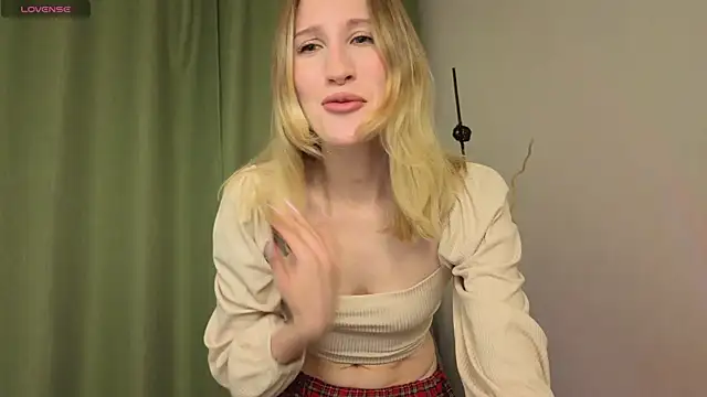 Snapshot of BiancaHelo chatting on September 19, 10:47 am BiancaHelo online show from September 19, 10:47 am
