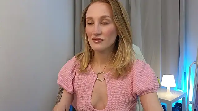 Snapshot of BiancaHelo chatting on October 2, 2:00 pm BiancaHelo online show from October 2, 2:00 pm