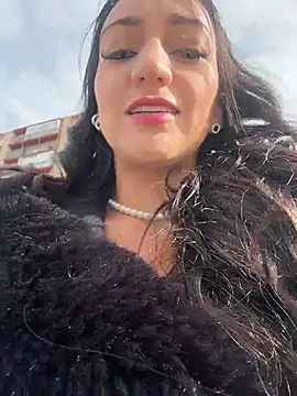 Ninabigtitied online show from November 2, 11:35 am