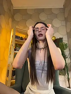 madi snow online show from February 17, 5:29 am