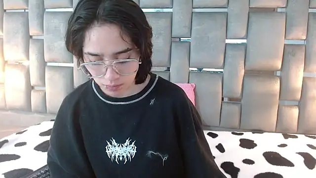 katalinathxandbritney1 online show from September 11, 2:45 am