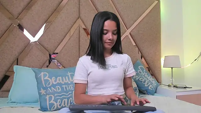 BelhaLawuo online show from November 20, 7:48 pm