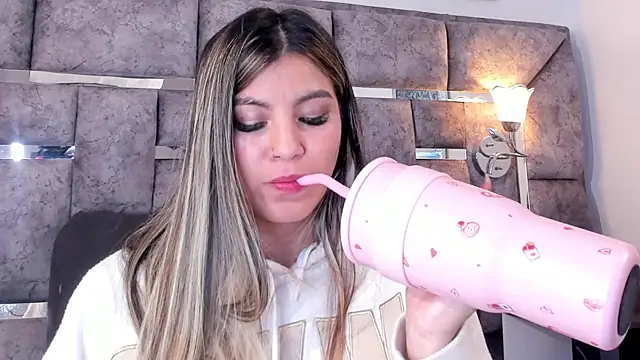 Snapshot of Mariia_Josee chatting on October 16, 4:15 am Mariia Josee online show from October 16, 4:15 am