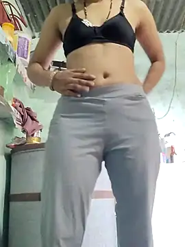 Snapshot of poojam93 chatting on September 19, 2:43 am poojam93 online show from September 19, 2:43 am