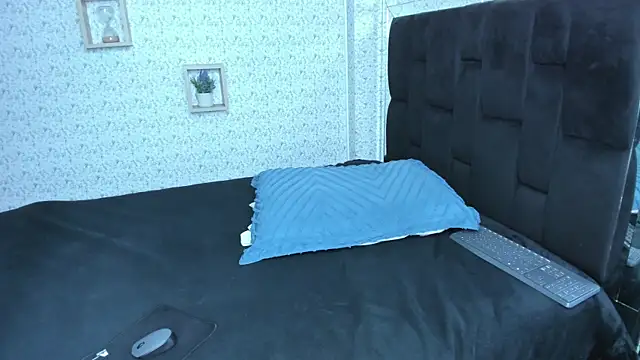 Snapshot of lisa_logan chatting on October 5, 4:39 am lisa logan online show from October 5, 4:39 am