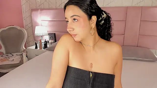 BellaSwwan online show from November 29, 1:37 pm