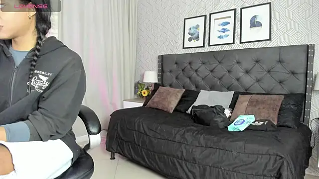 sweet  vanessa1 online show from October 23, 3:45 am