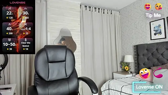 Snapshot of sweet__vanessa1 chatting on October 9, 3:32 am sweet vanessa1 online show from October 9, 3:32 am