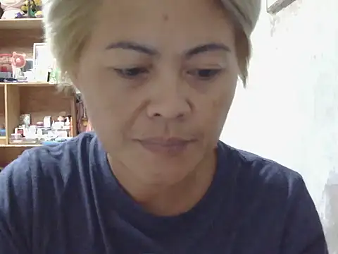 hottie dolly online show from December 18, 2:00 pm