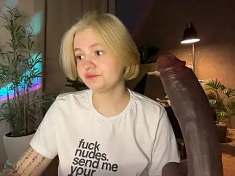 MoonIvy  online show from March 21, 7:52 pm