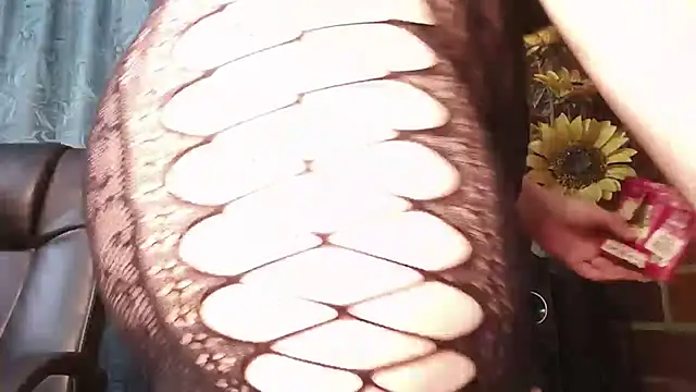 Laia  hadid online show from October 16, 5:10 am