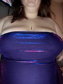 limasieraaa online show from December 16, 9:20 pm