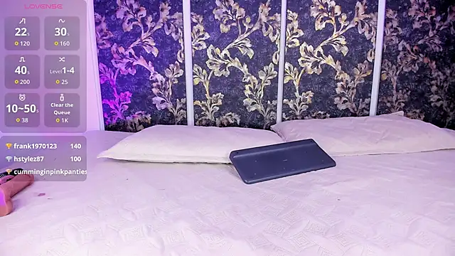 Snapshot of ChloeShade chatting on September 10, 7:58 pm ChloeShade online show from September 10, 7:58 pm
