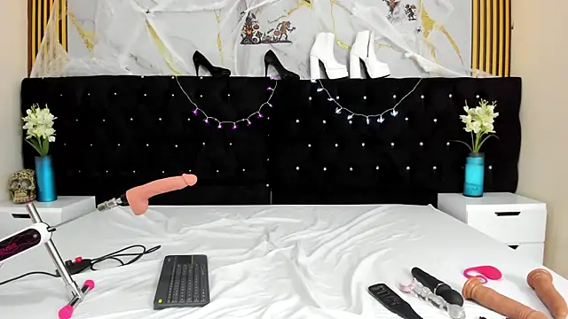 Lisa sweetas online show from October 7, 7:40 pm