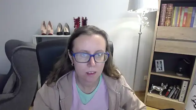 Snapshot of sweetxLizzy chatting on September 18, 4:33 am sweetxLizzy online show from September 18, 4:33 am