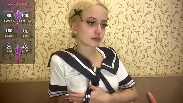 kittywithu online show from October 15, 5:48 pm