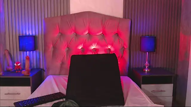 Bonnali lune online show from November 7, 10:36 pm