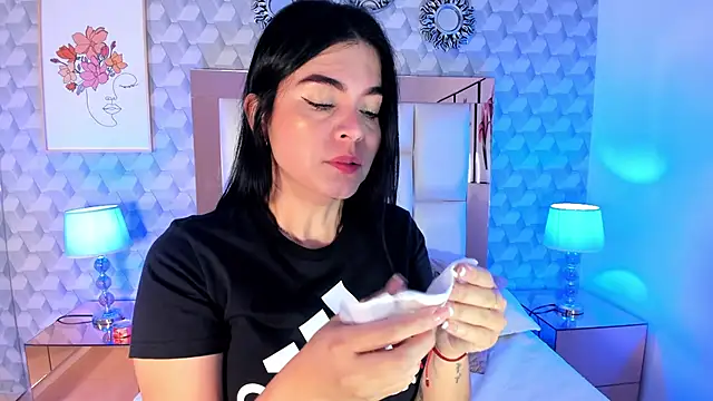 Sasha  sims   online show from October 7, 11:47 am