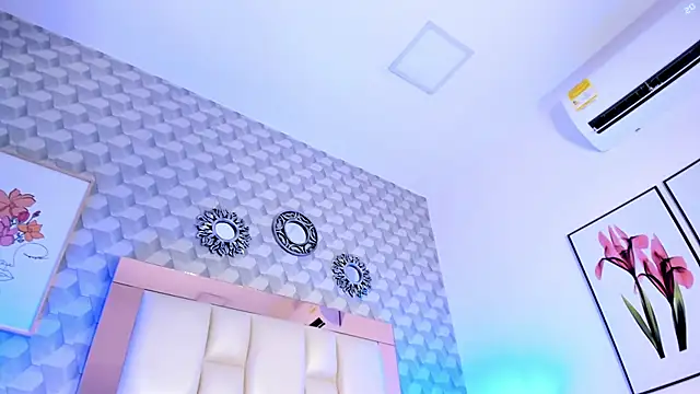 Sasha  sims   online show from October 24, 12:45 pm