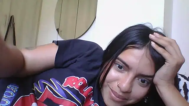 Snapshot of Lucy_2025 chatting on September 19, 7:02 pm Lucy 2025 online show from September 19, 7:02 pm