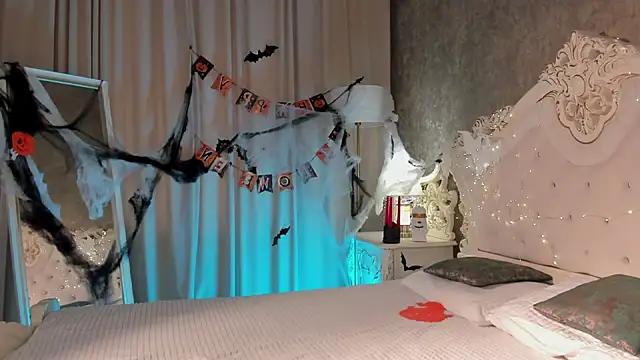 Lucy Shaw online show from October 29, 11:03 am