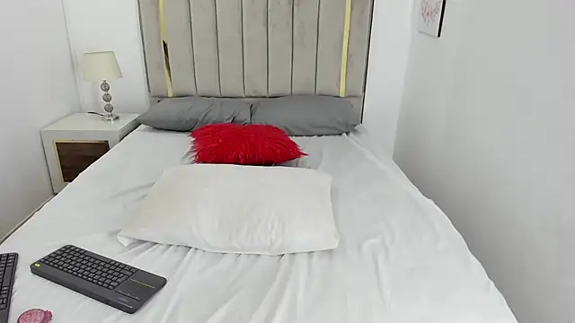 lapiz lazuli12 online show from November 20, 7:15 pm