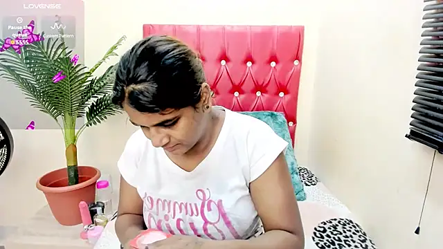 Snapshot of Strawberry_Lips chatting on October 21, 4:27 am Strawberry Lips online show from October 21, 4:27 am