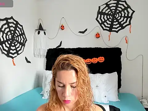 Snapshot of angie_blondies chatting on October 6, 3:50 pm angie blondies online show from October 6, 3:50 pm