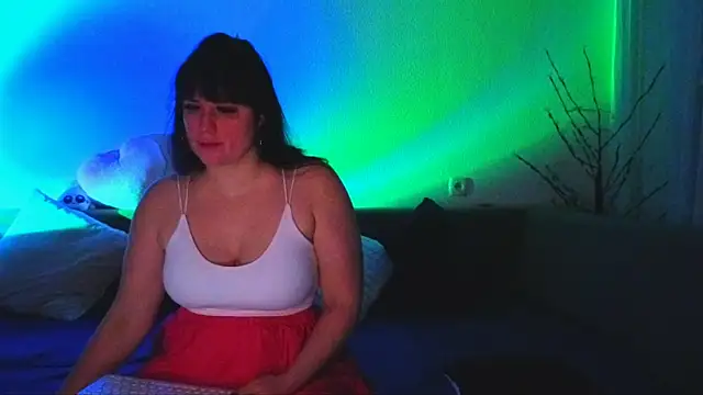 Bella Hillss online show from February 18, 8:19 pm