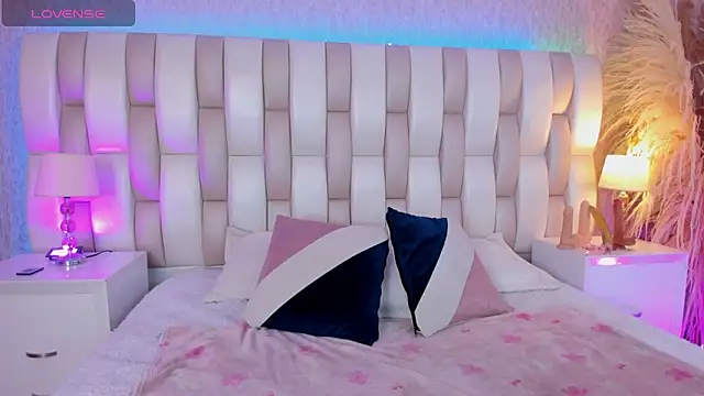 Viollet xoxo online show from March 10, 8:02 pm