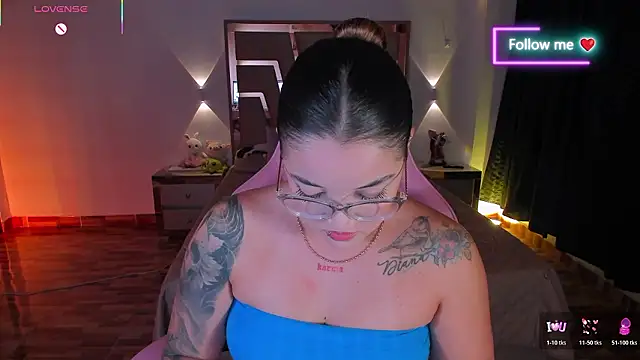 lunaarose online show from February 3, 6:40 am