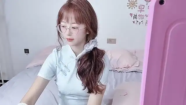 nini a online show from October 12, 2:03 am