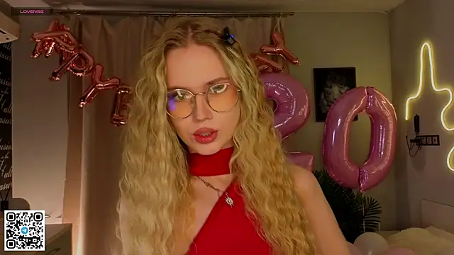 Snapshot of BeatrixCharton chatting on September 19, 7:02 pm BeatrixCharton online show from September 19, 7:02 pm
