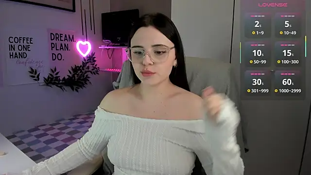 LiaWoow online show from January 10, 2:44 pm