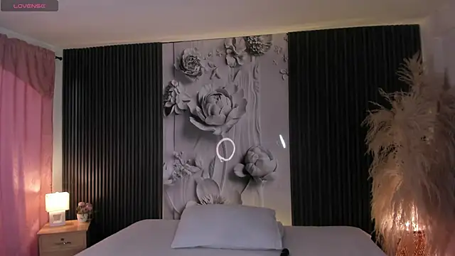 ShaniaDaniels online show from April 7, 9:39 pm