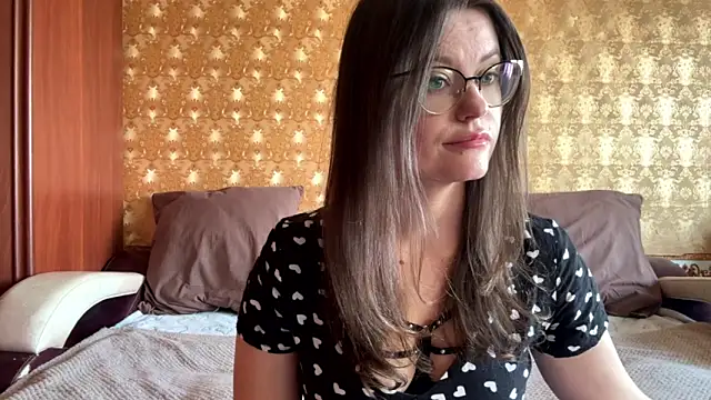 mia shine bright wow online show from November 22, 3:53 am